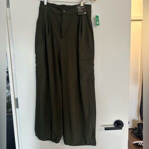 NWT GAP Runaround Jogger, size S